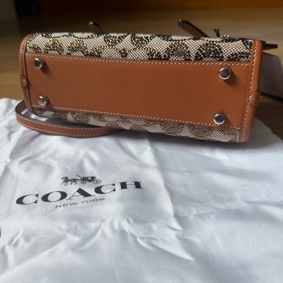 Coach Swing Zip Bag 20 in Crystal Signature Jacquard - Picture 9 of 9